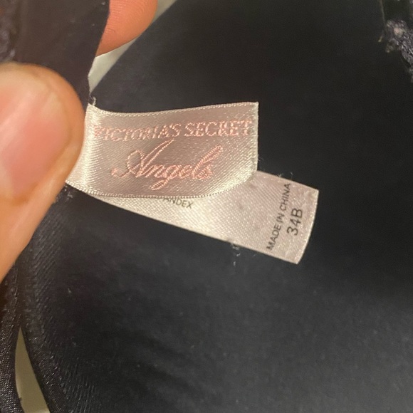 Victoria's Secret Angels Black Lace Bra - Picture 2 of 8